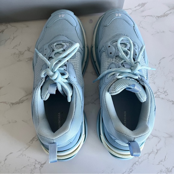 Worn ONCE Men’s BALENCIAGA TRIPLE S Light Blue Sneaker with All Accessories - Picture 8 of 10